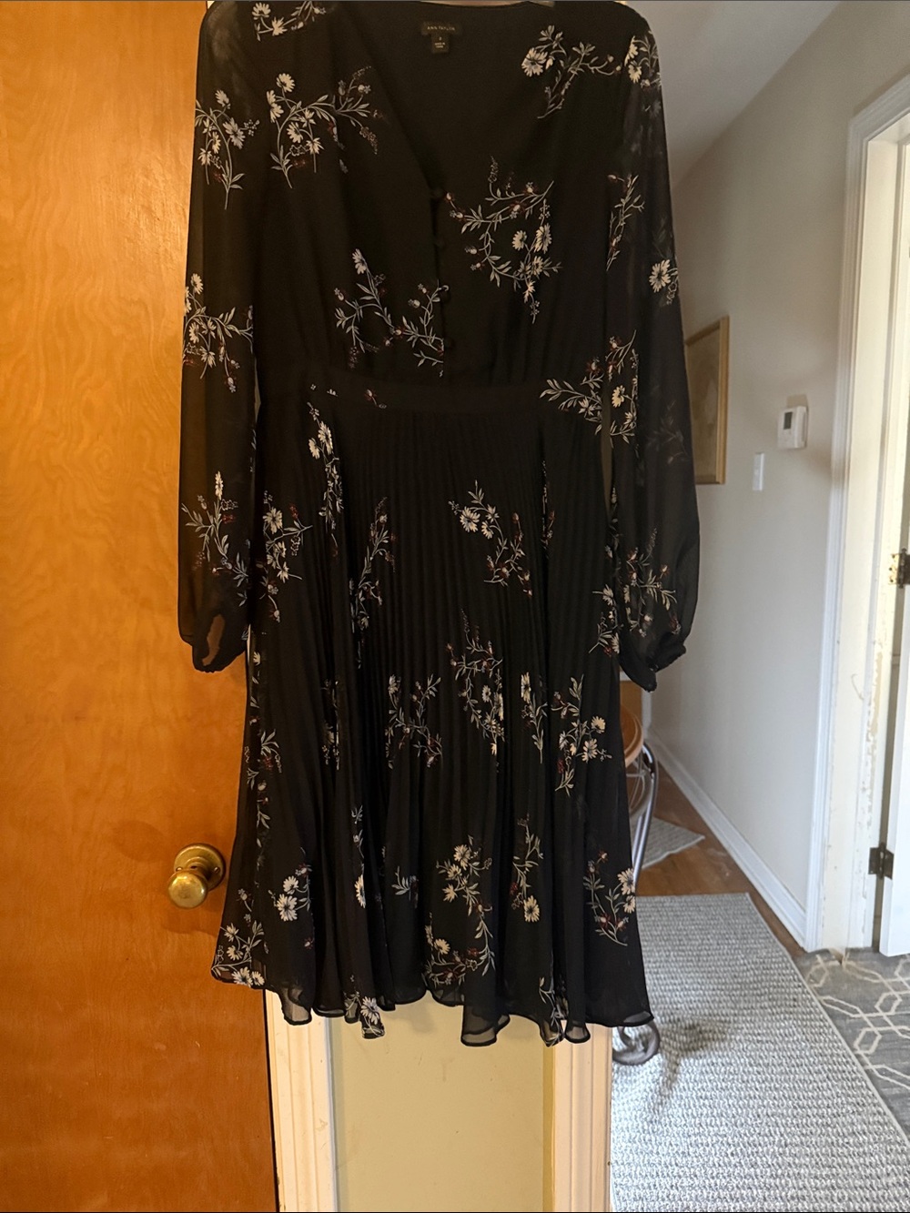 Ann Taylor Black Floral Long-Sleeve Pleated Midi Dress